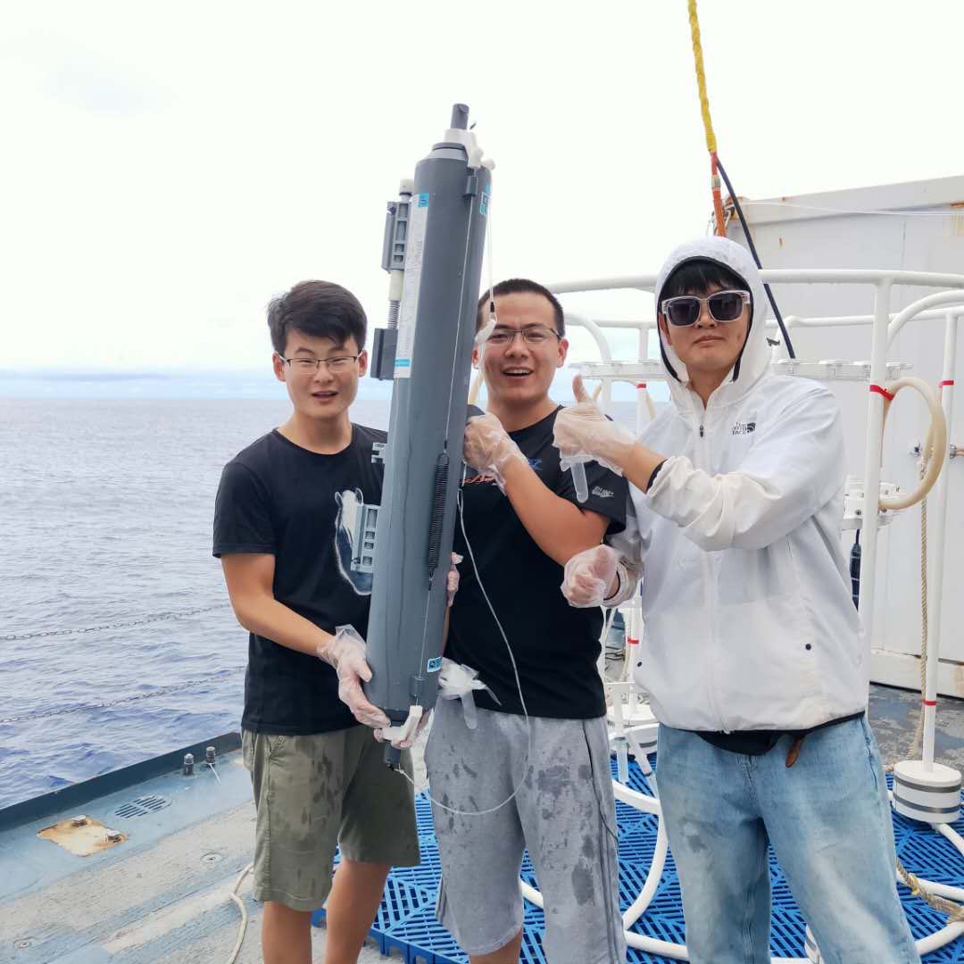 海上采样团队与设备